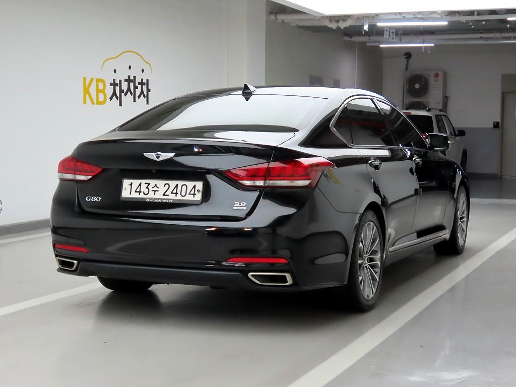 HYUNDAI Genesis - Vista 4