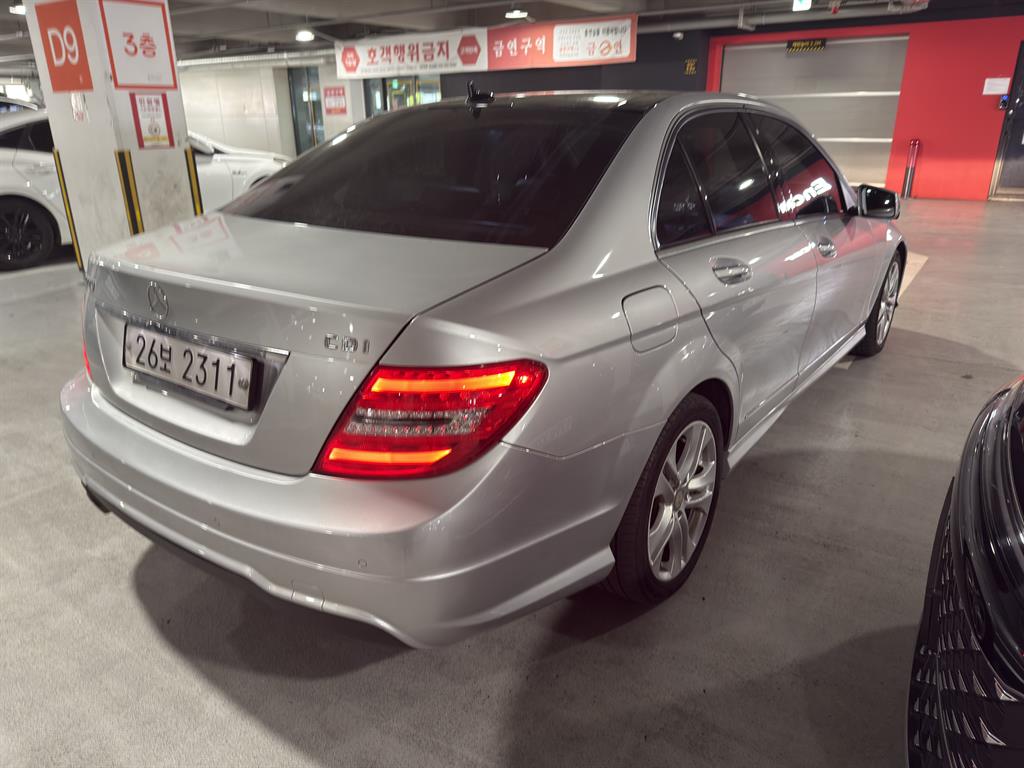 Mercedes Benz C Class - Vista 4