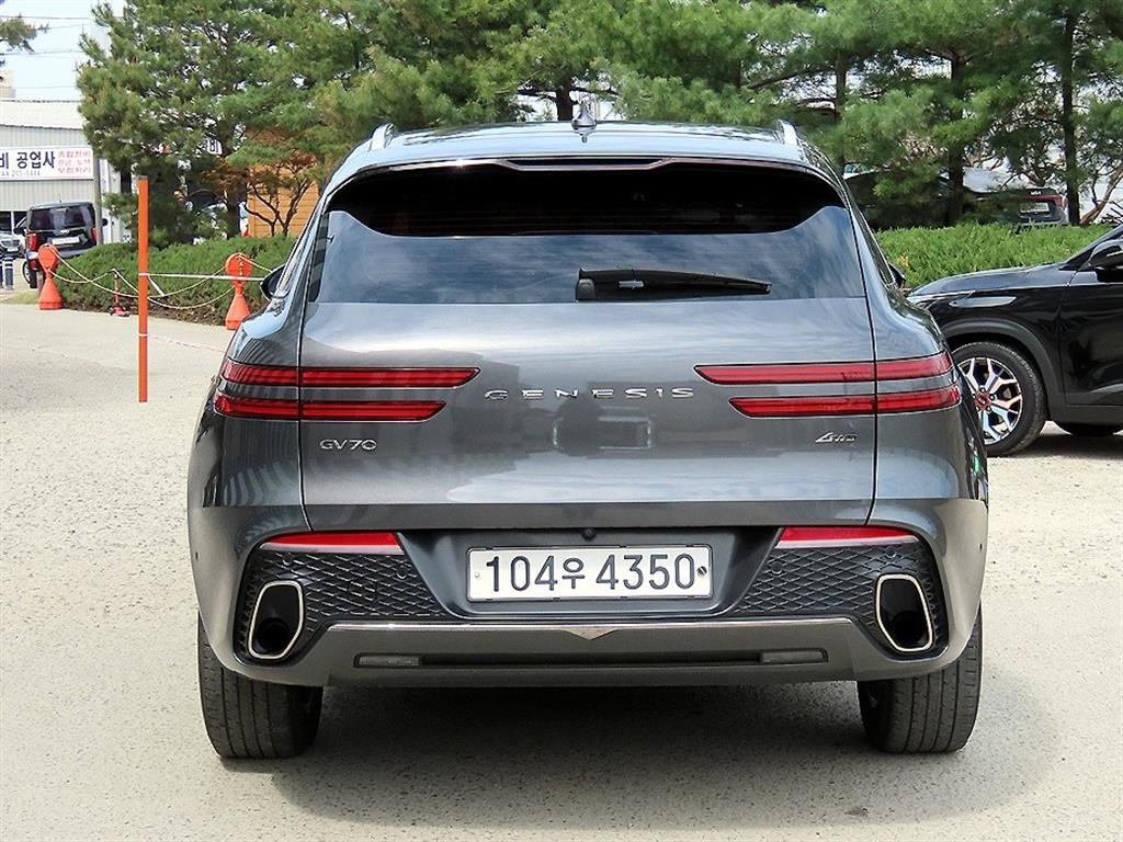 Genesis GV70 - Vista 4