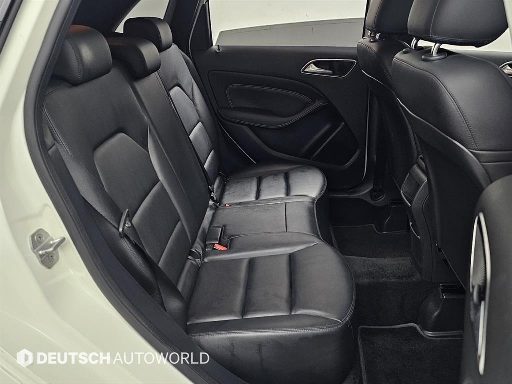 Mercedes Benz B Class (MY B) - Vista 12