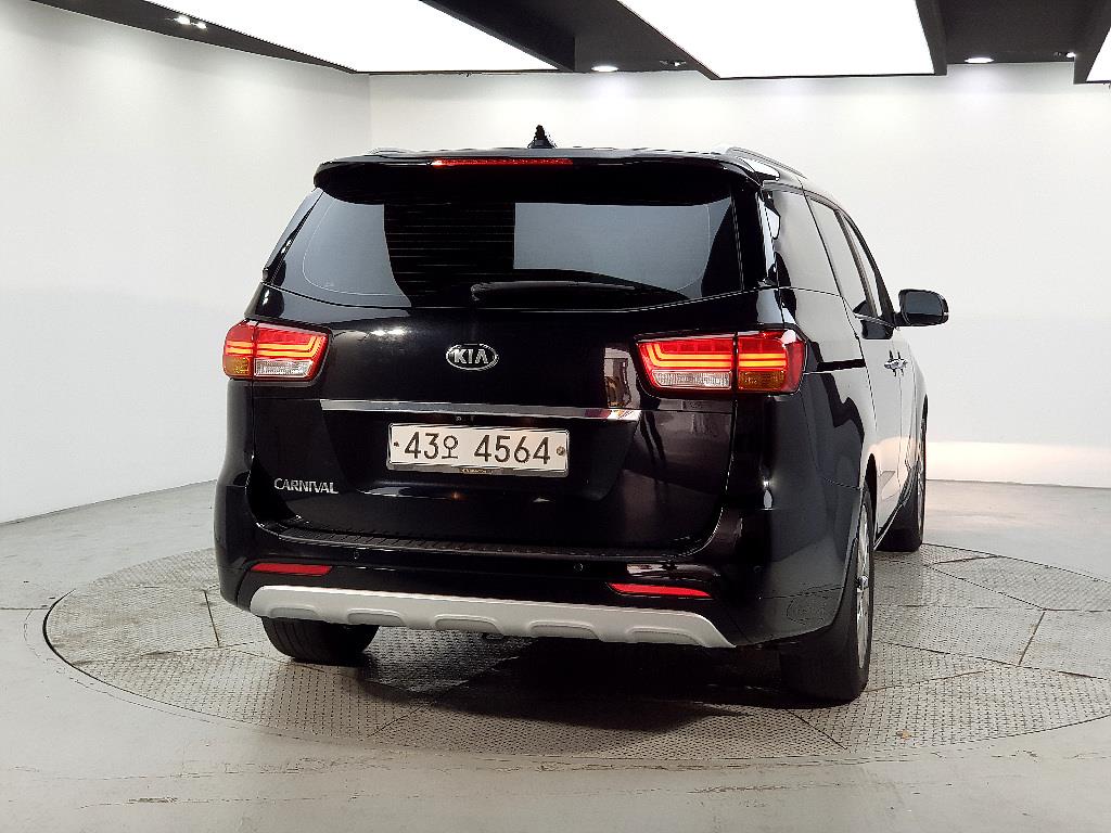 KIA Carnival - Vista 3