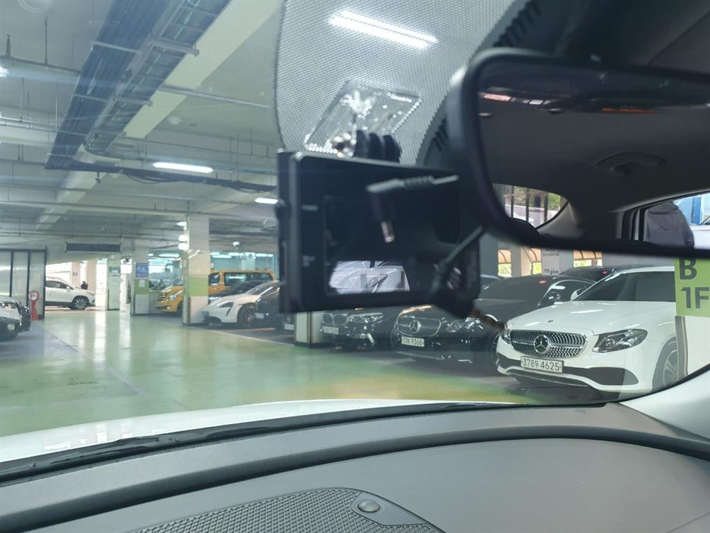 HYUNDAI Avante - Vista 10