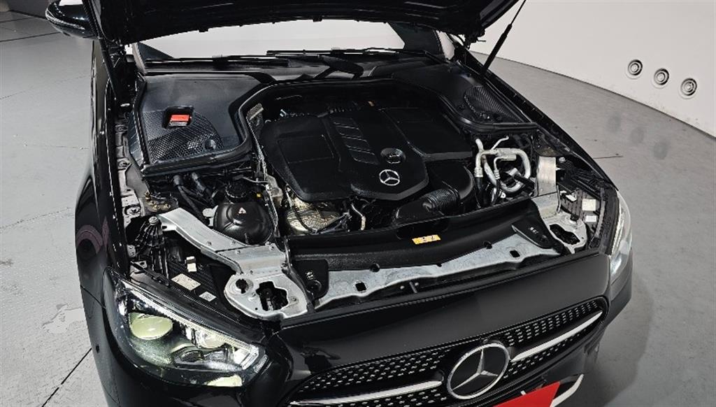 Mercedes Benz E class - Vista 6