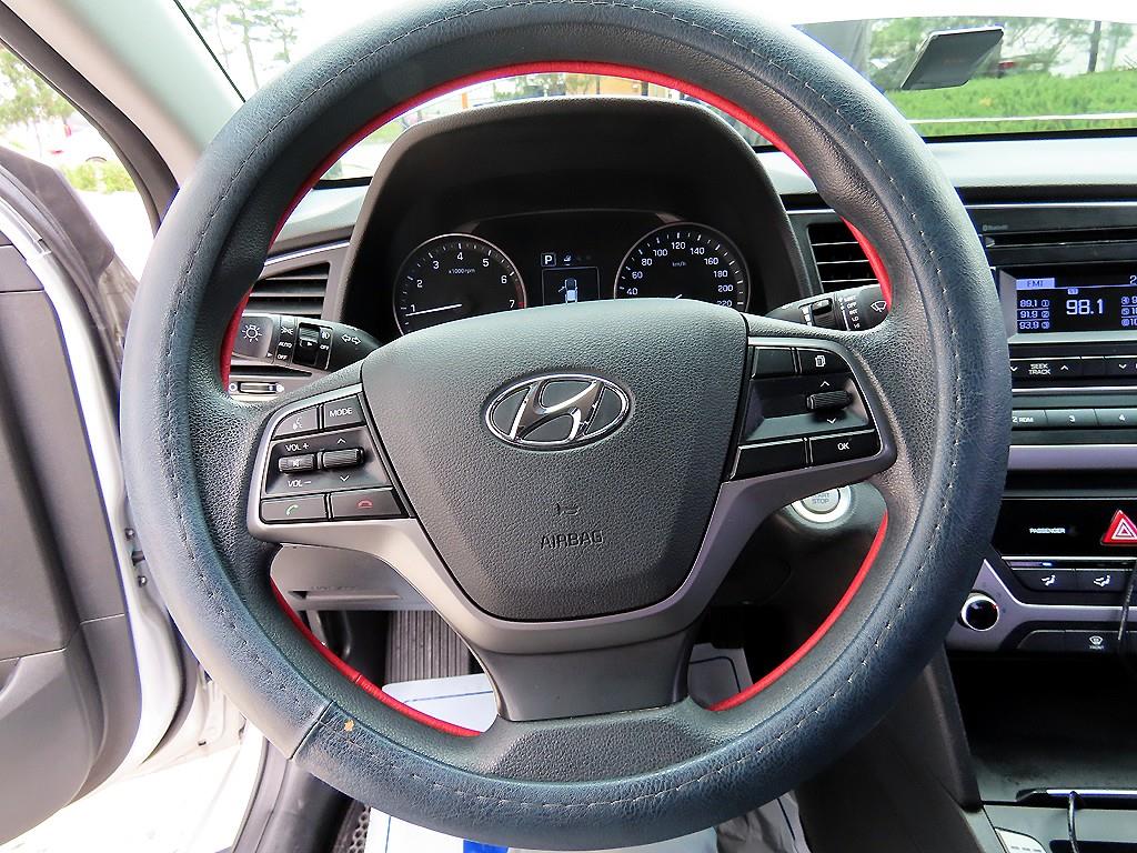 HYUNDAI Avante - Vista 8