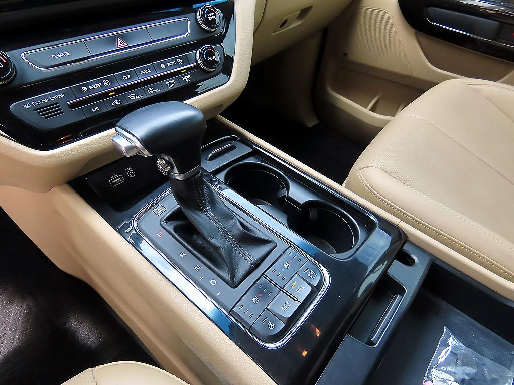 KIA Carnival - Vista 11