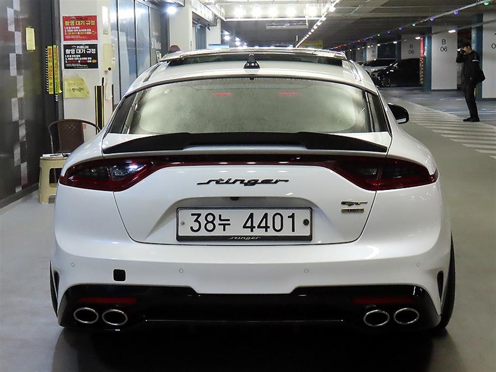 KIA Stinger - Vista 5
