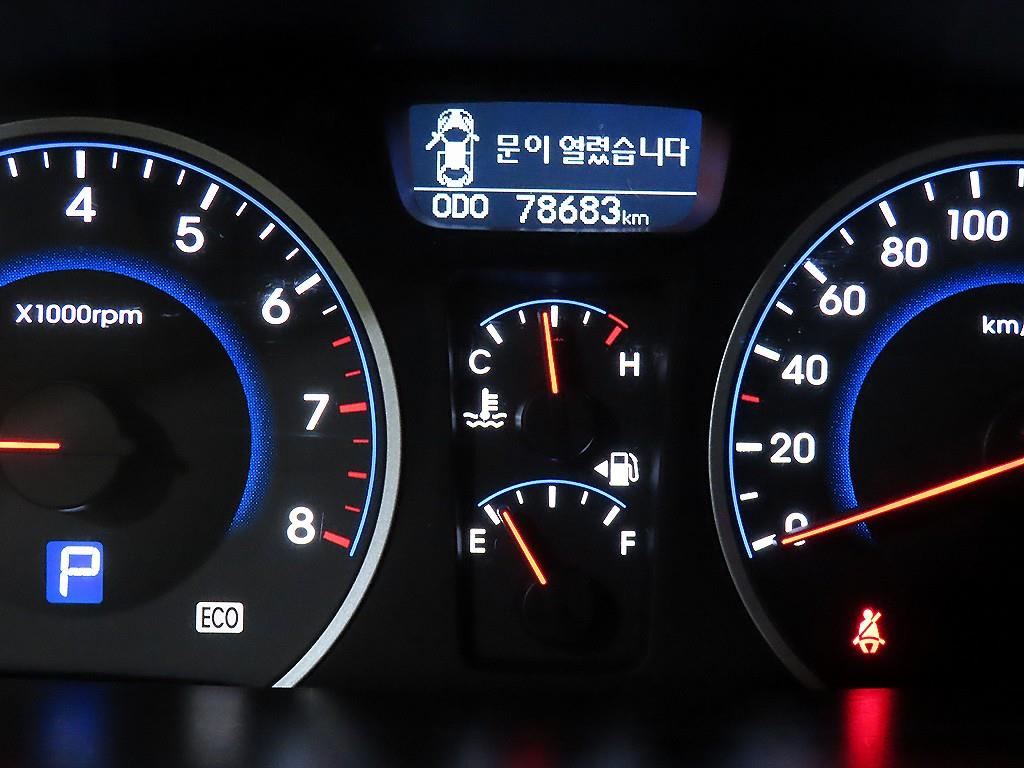 HYUNDAI Avante - Vista 9