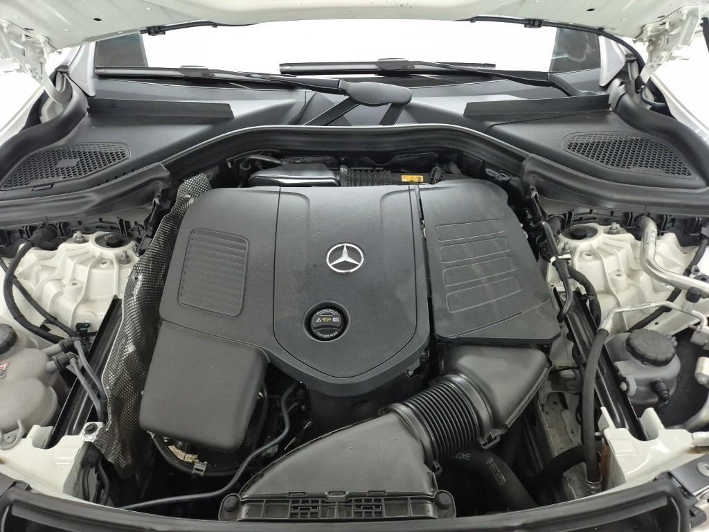 Mercedes Benz GLC Class - Vista 5