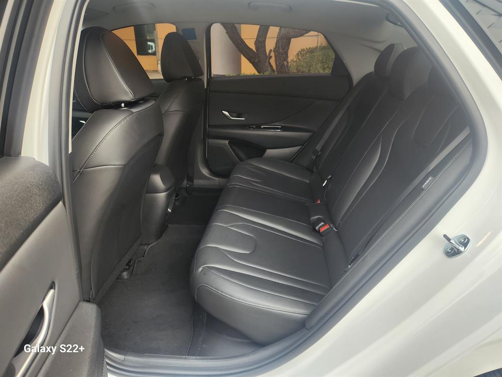 HYUNDAI Avante - Vista 10