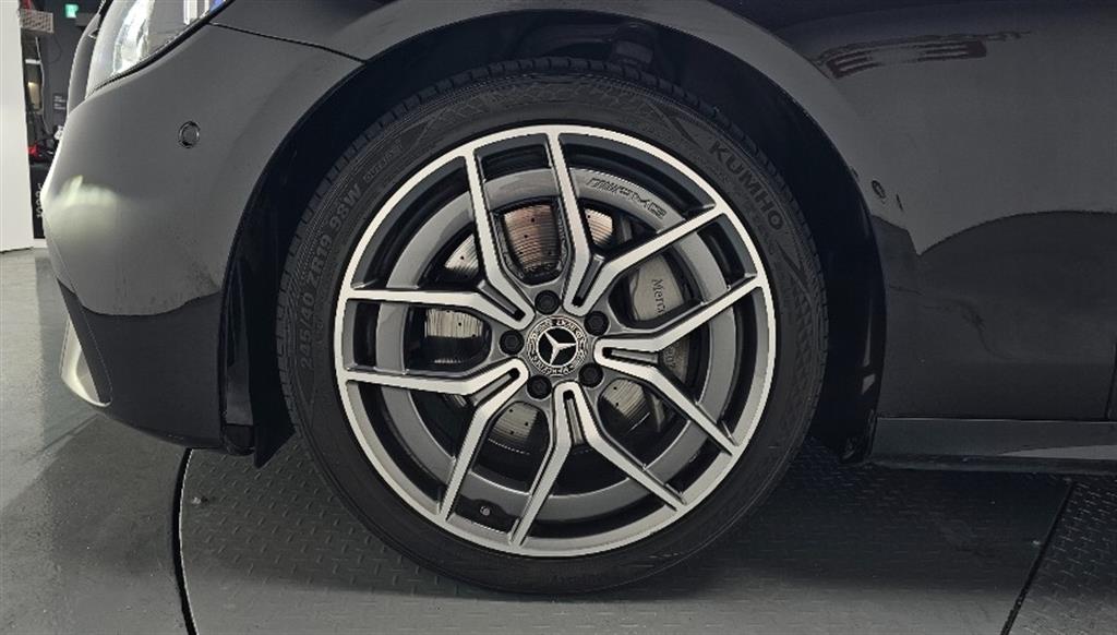 Mercedes Benz E class - Vista 5