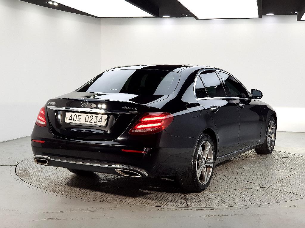 Mercedes Benz E class - Vista 4