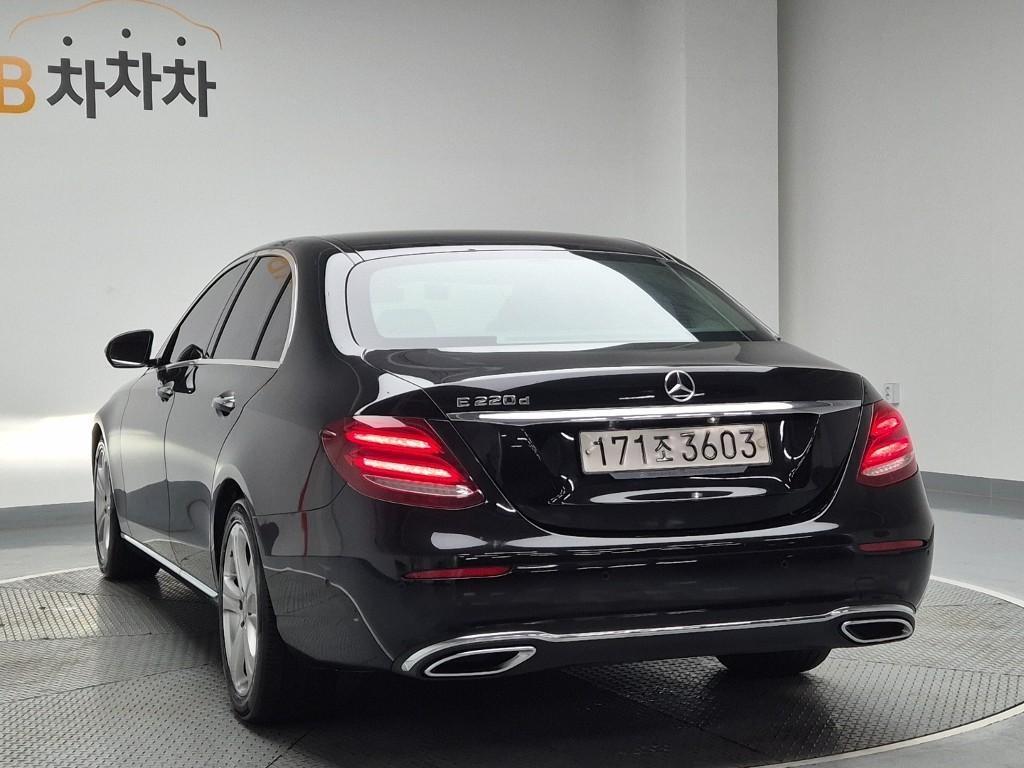 Mercedes Benz E class - Vista 2