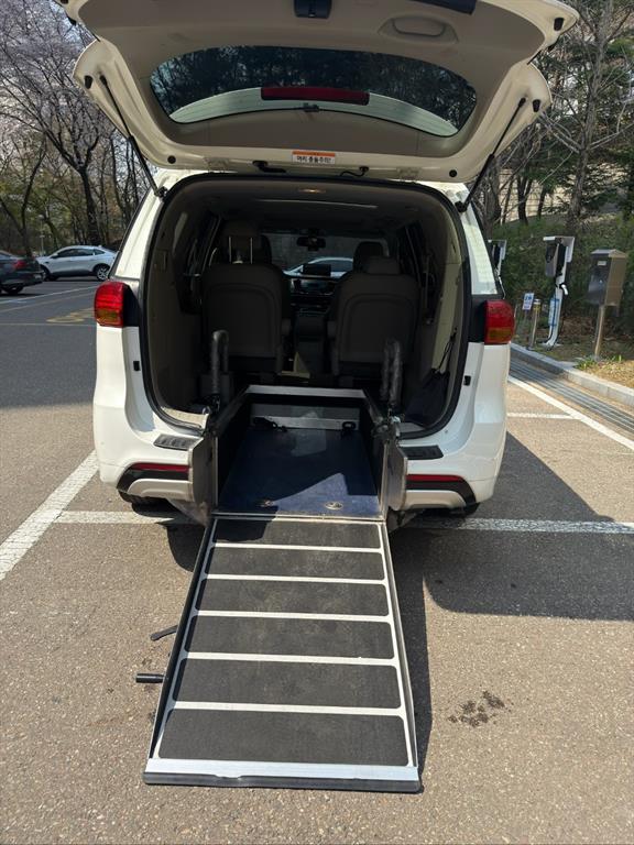 KIA Carnival - Vista 9