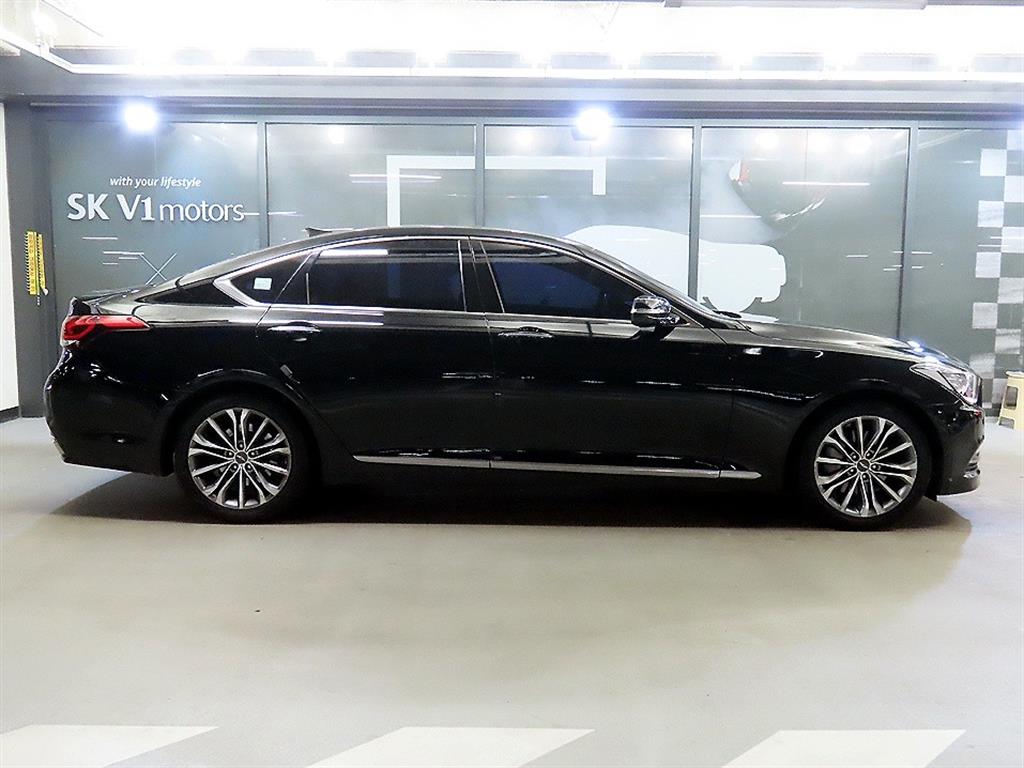 HYUNDAI Genesis - Vista 3