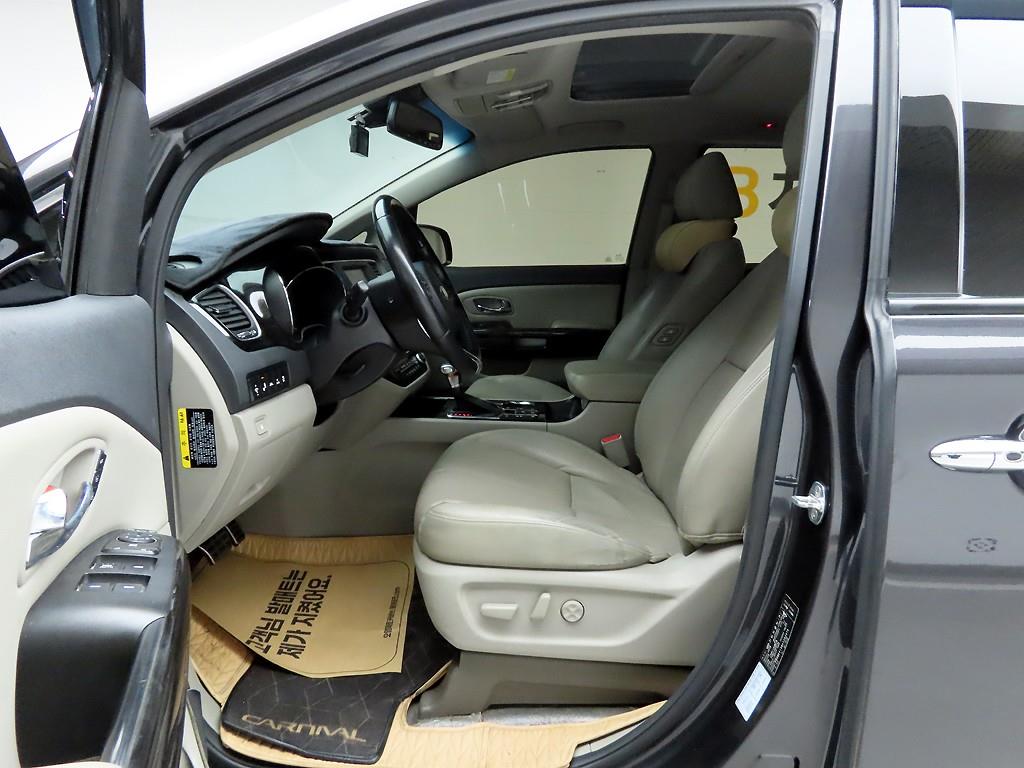 KIA Carnival - Vista 11