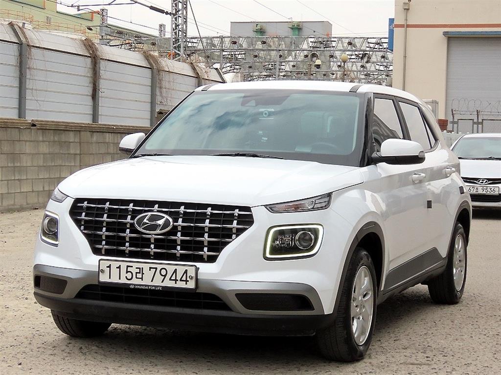 HYUNDAI Venue - Vista 2