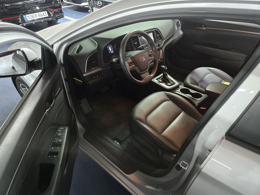 HYUNDAI Avante - Vista 6