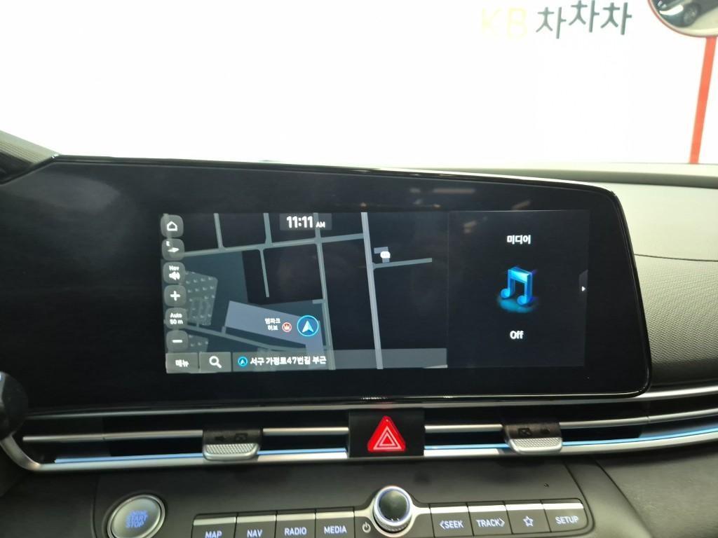 HYUNDAI Avante - Vista 9