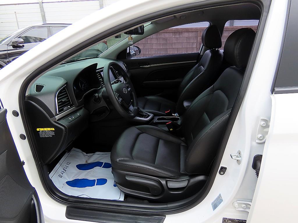 HYUNDAI Avante - Vista 5