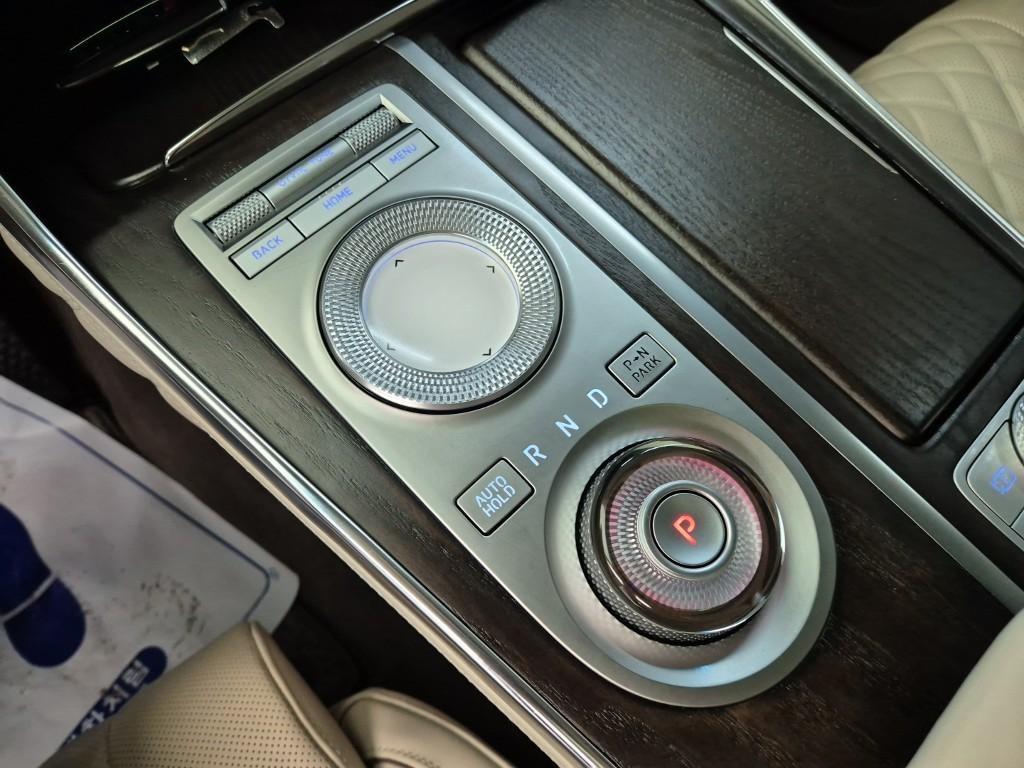 Genesis GV80 - Vista 8