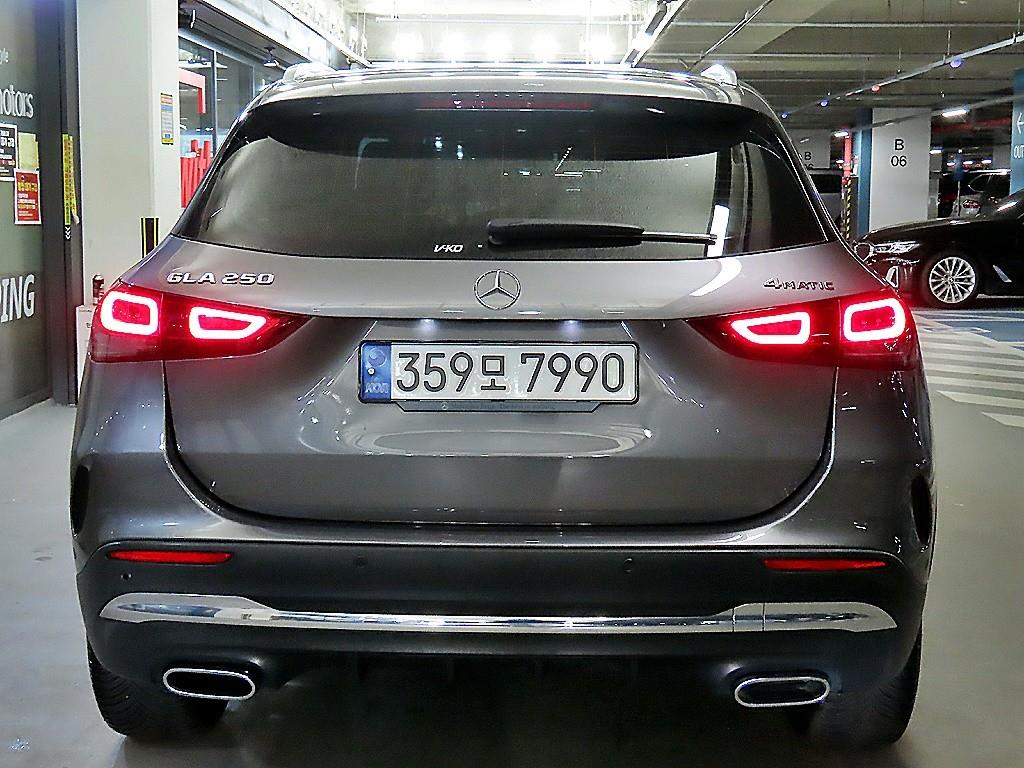 Mercedes Benz GLA Class - Vista 5
