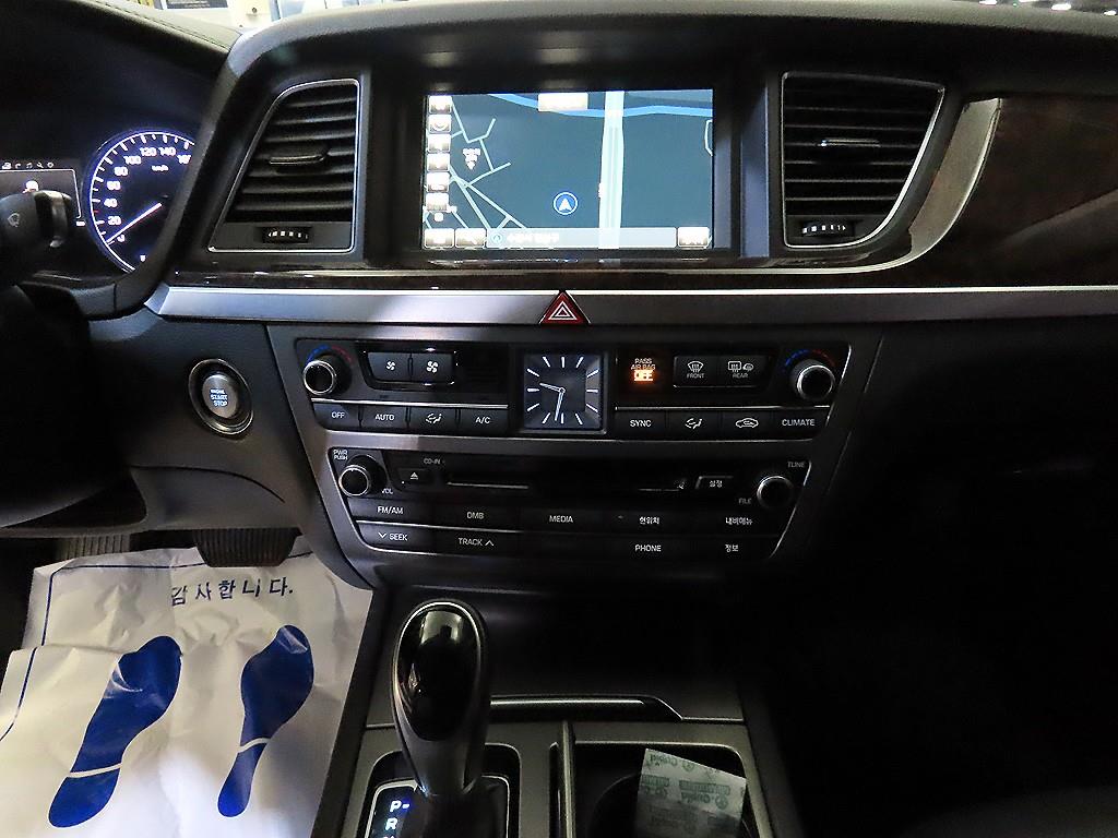 HYUNDAI Genesis - Vista 11