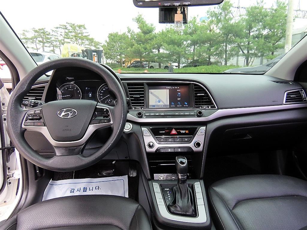 HYUNDAI Avante - Vista 7