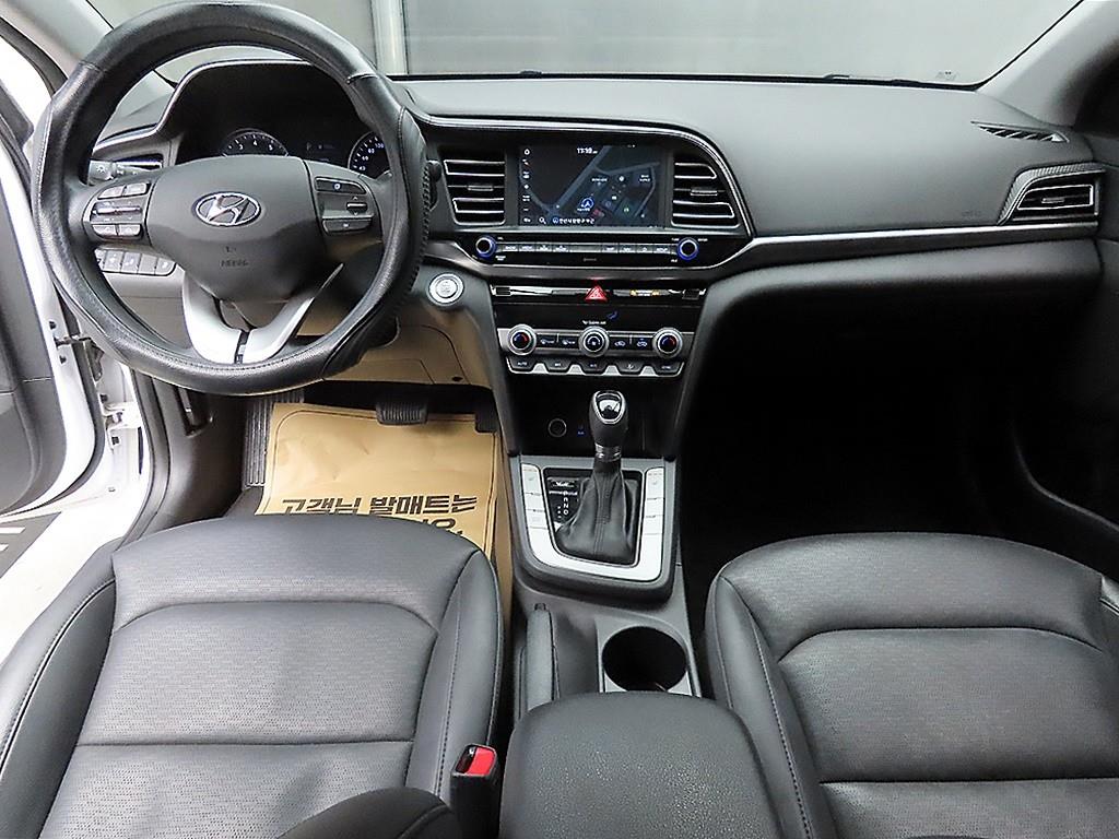 HYUNDAI Avante - Vista 7