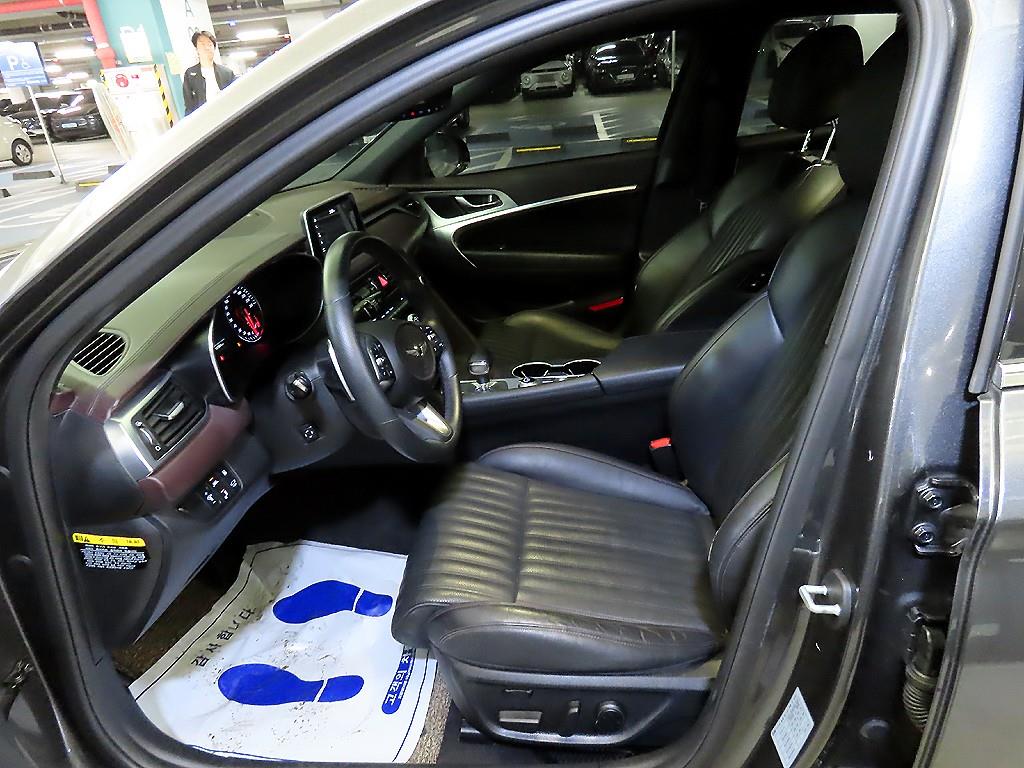 Genesis G70 - Vista 6