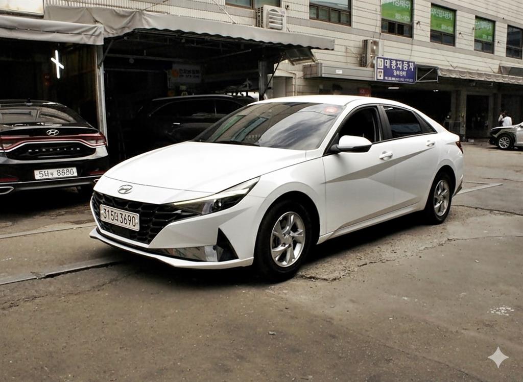 HYUNDAI Avante - Vista 3