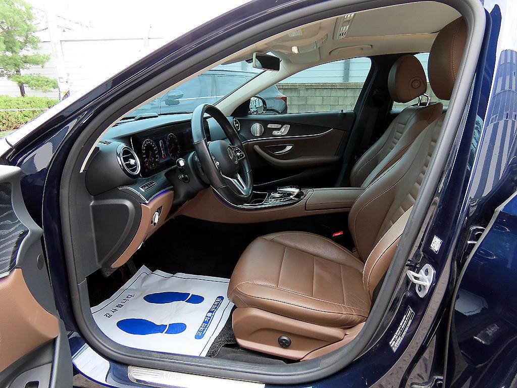 Mercedes Benz E class - Vista 5