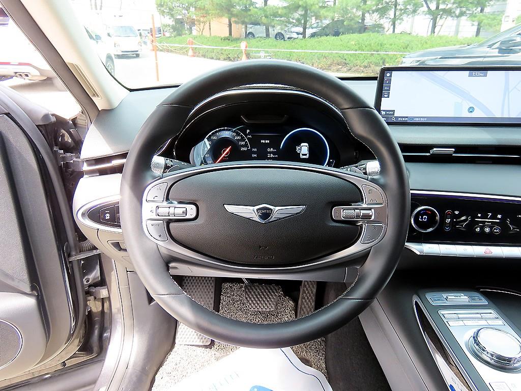 Genesis GV70 - Vista 8