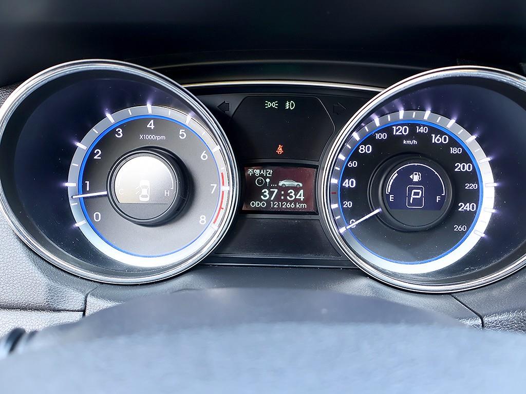 HYUNDAI Sonata - Vista 11