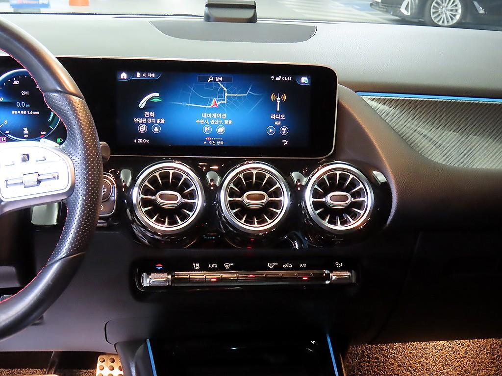 Mercedes Benz GLA Class - Vista 11