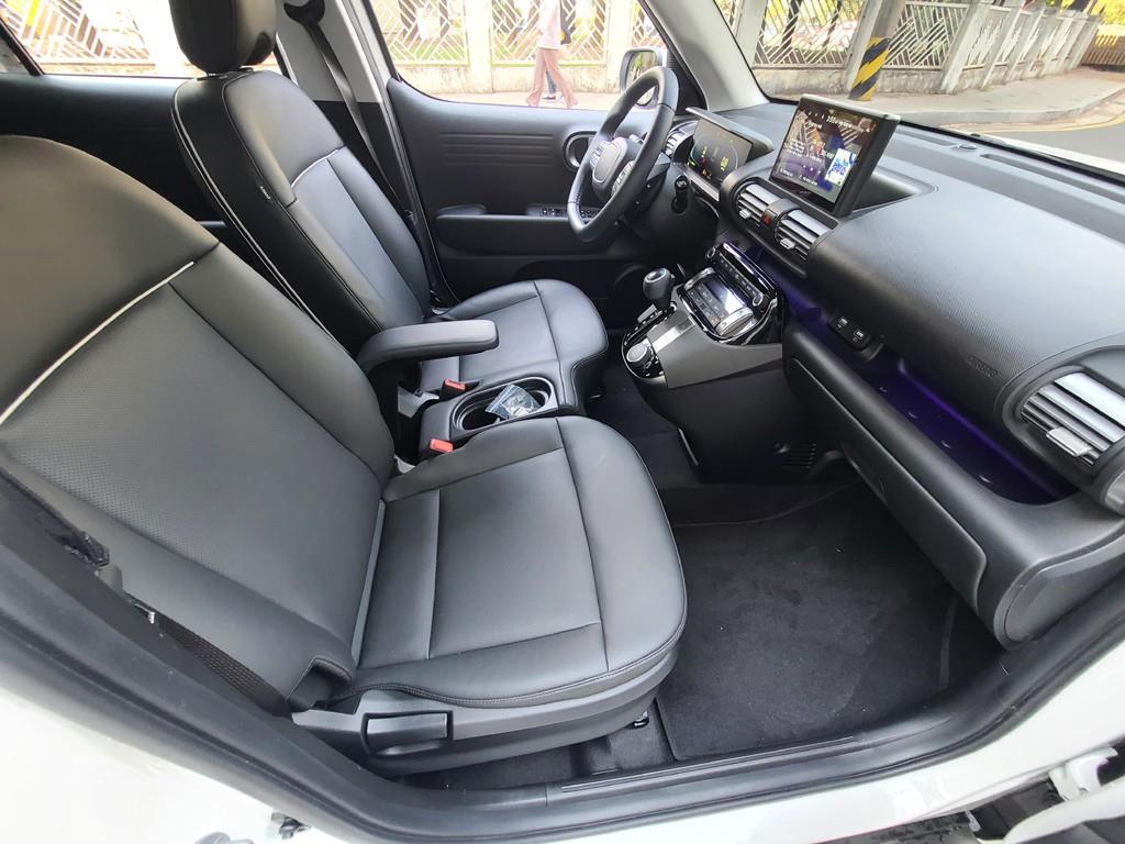 HYUNDAI Casper - Vista 10