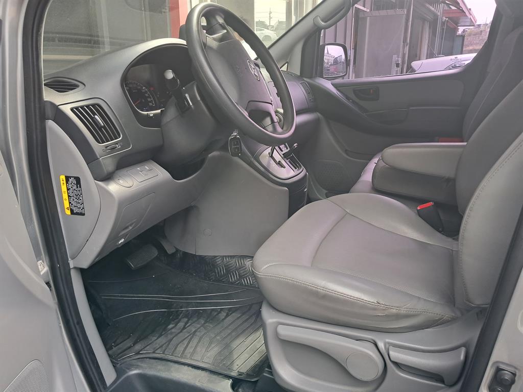HYUNDAI Starex - Vista 12