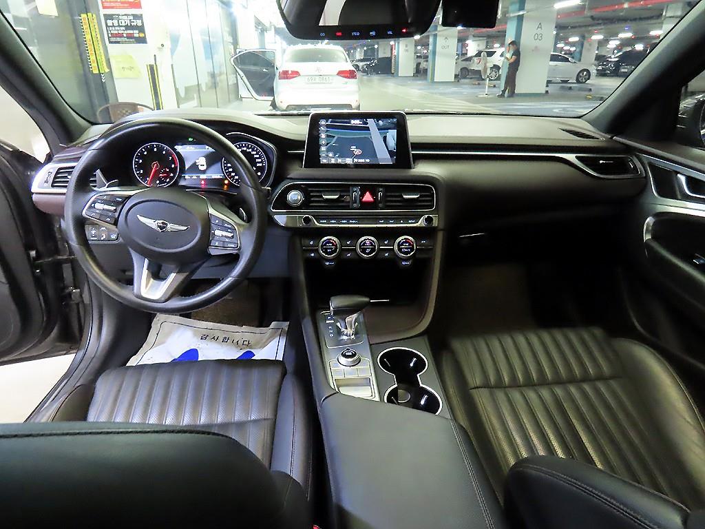 Genesis G70 - Vista 10