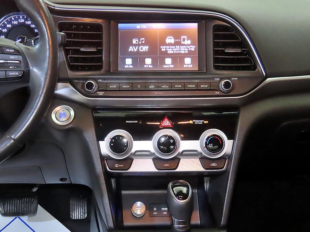 HYUNDAI Avante - Vista 11