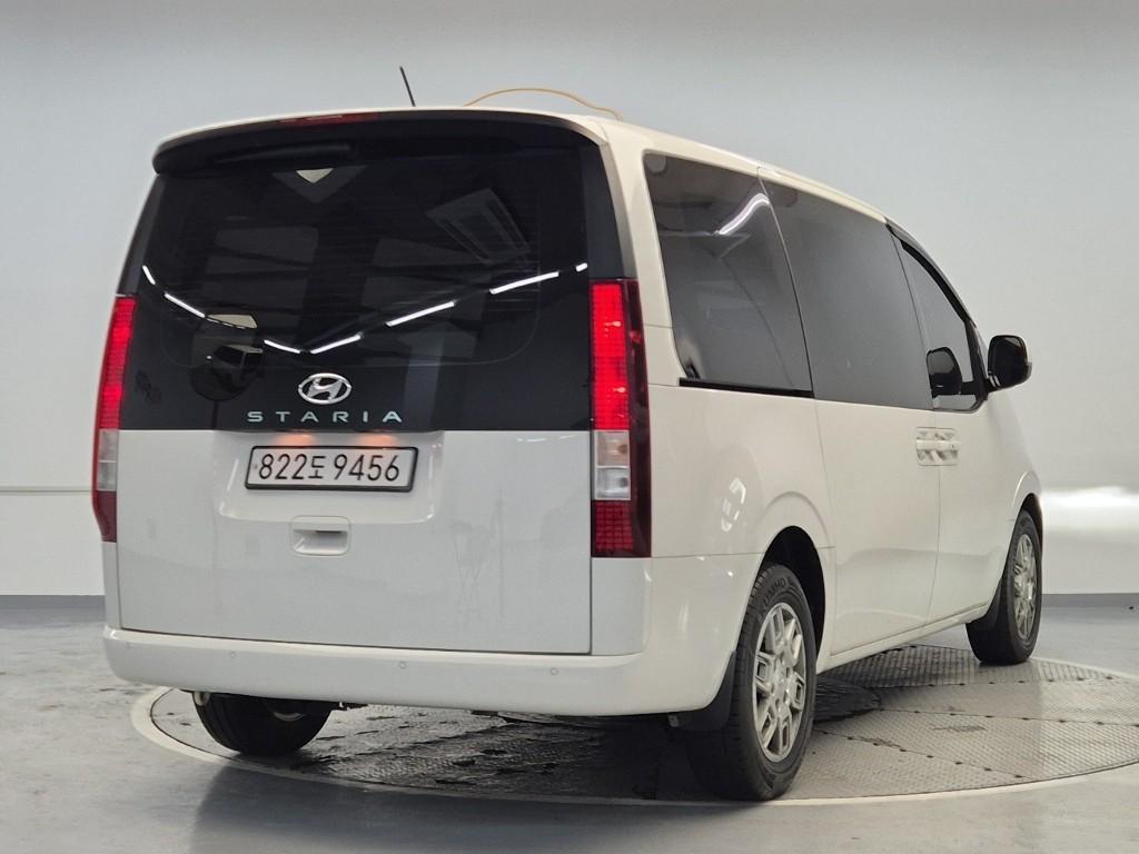 HYUNDAI Staria - Vista 2