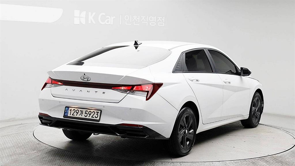 HYUNDAI Avante - Vista 5