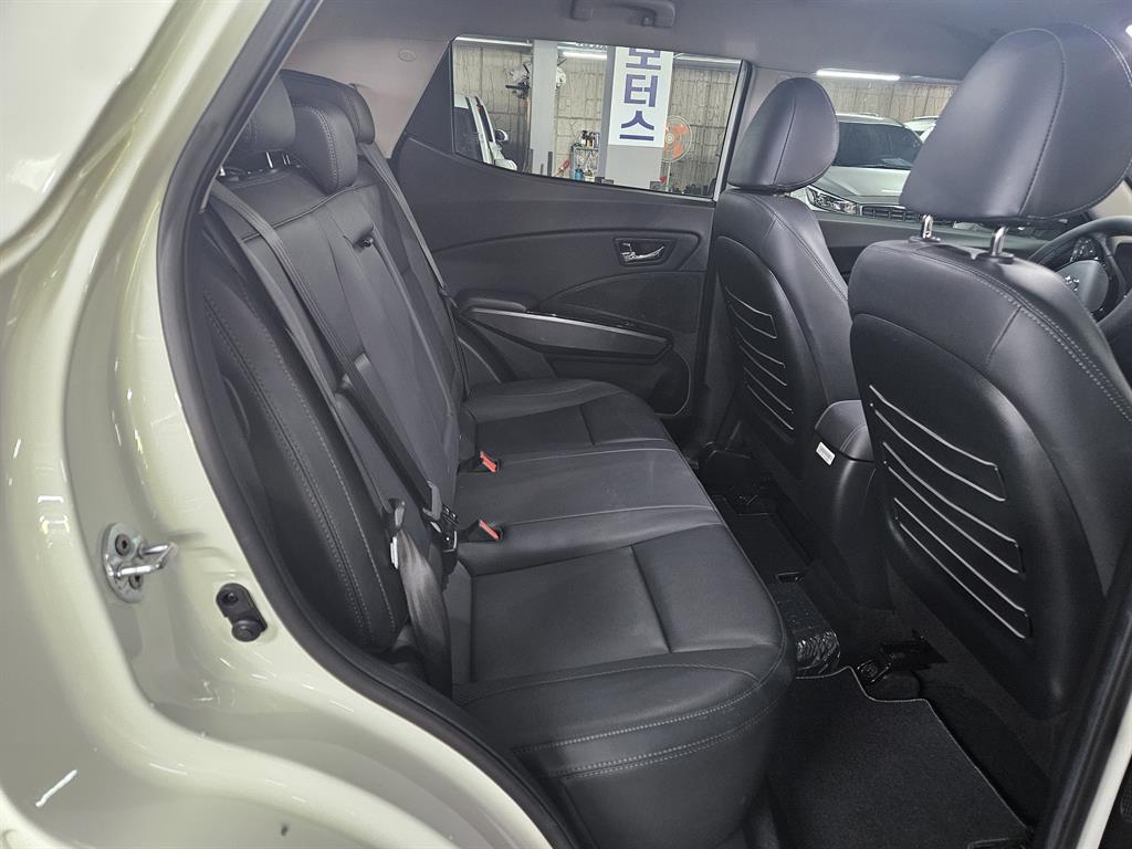 Ssangyong Tivoli - Vista 8