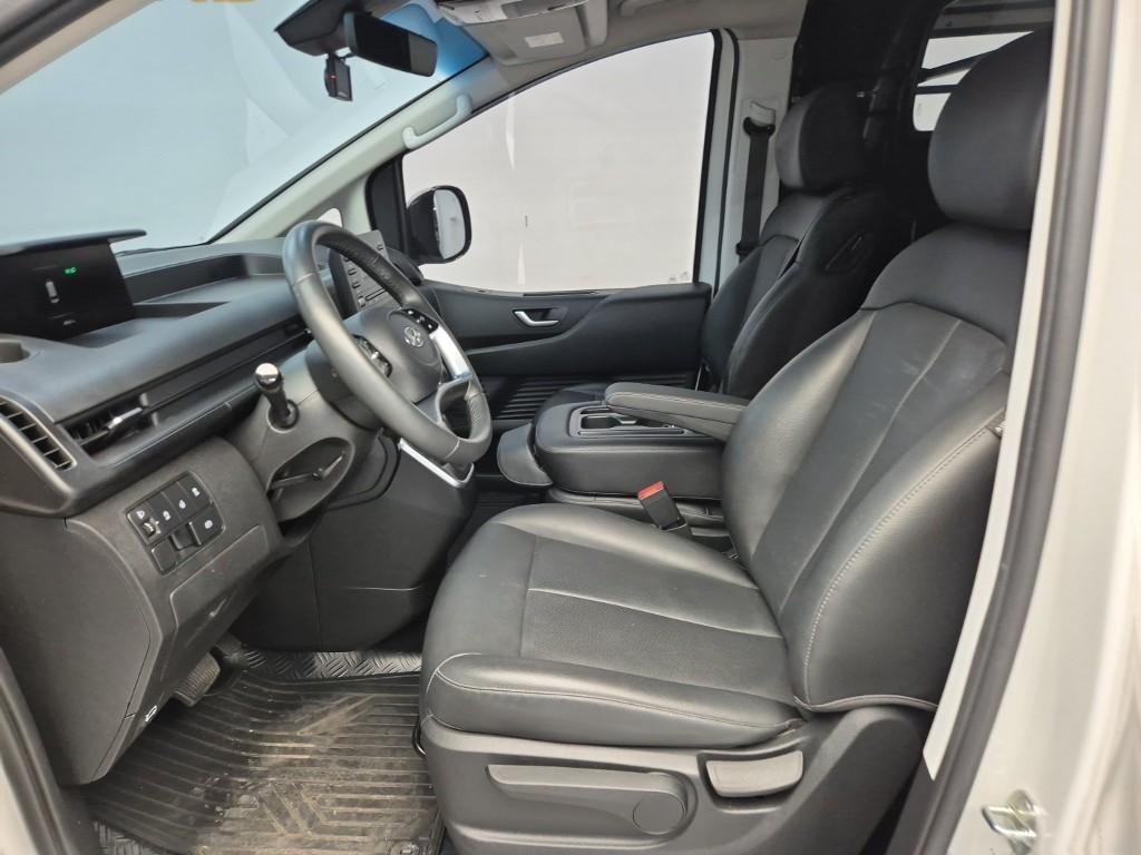 HYUNDAI Staria - Vista 9