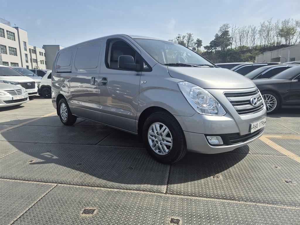 HYUNDAI Starex - Vista 2