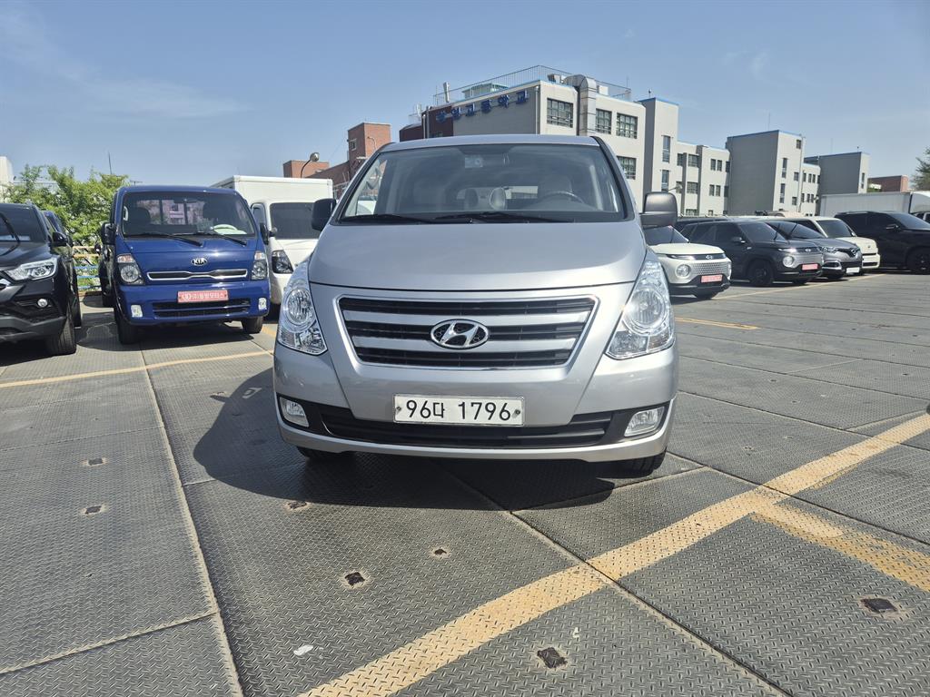 HYUNDAI Starex 2018 Gris - Importación desde Corea - HF Imports Iquique - Foto 1