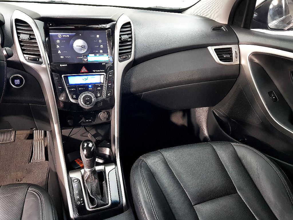 HYUNDAI i30 - Vista 10