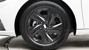 HYUNDAI Avante - Vista 10