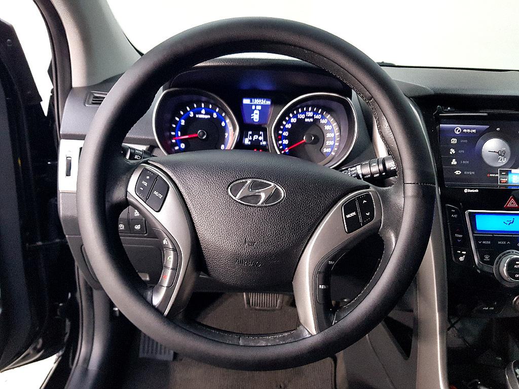 HYUNDAI i30 - Vista 12