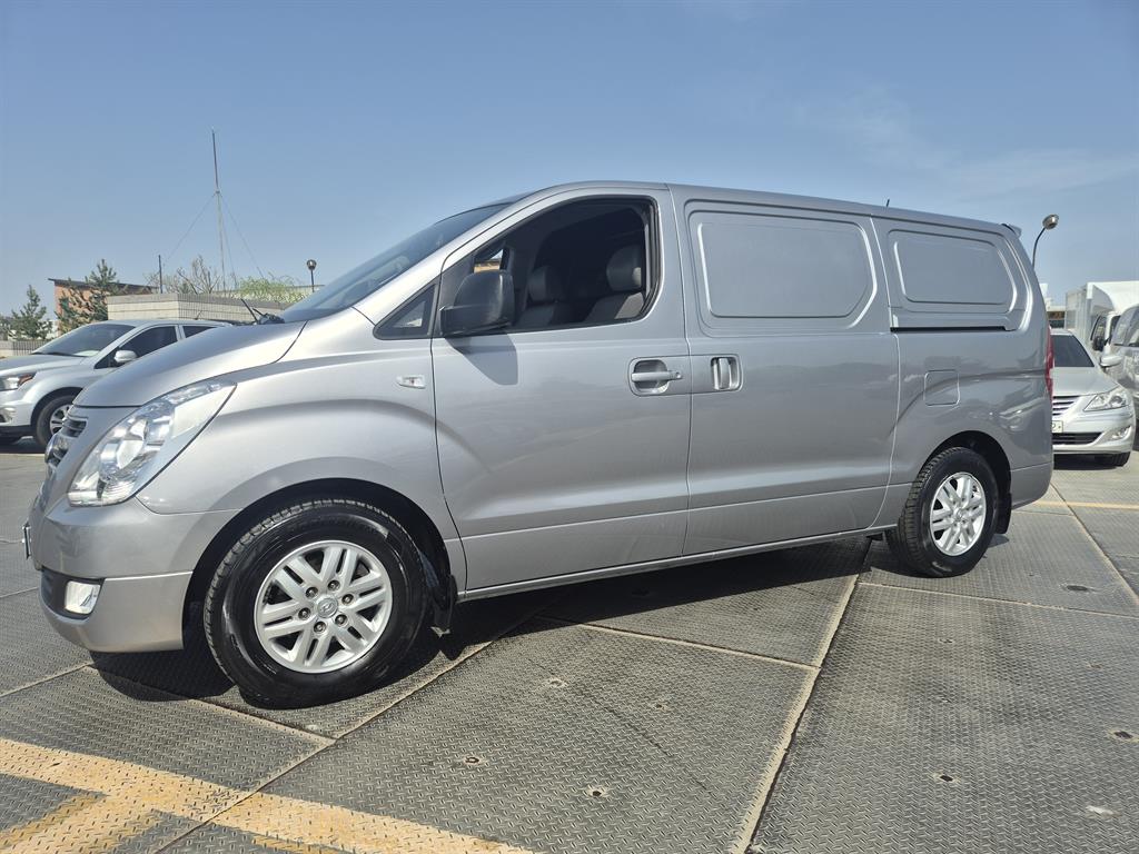 HYUNDAI Starex - Vista 6