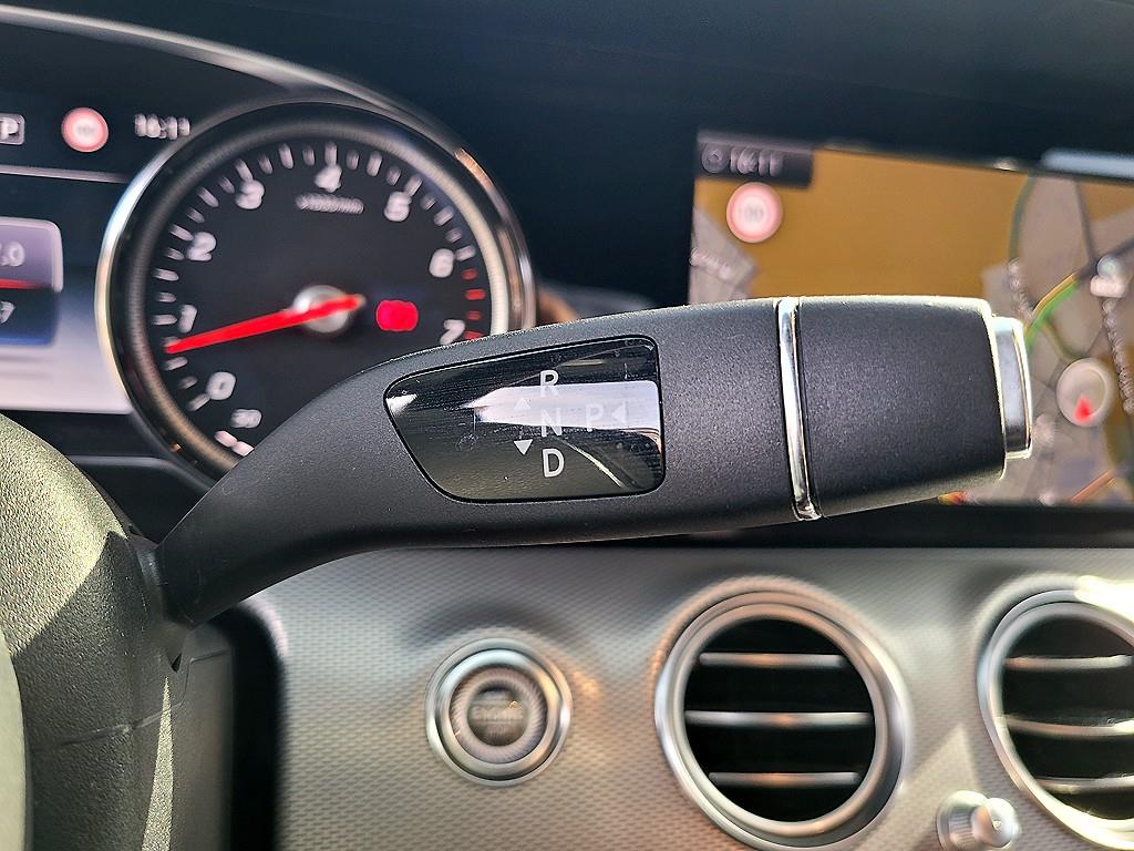 Mercedes Benz E class - Vista 11