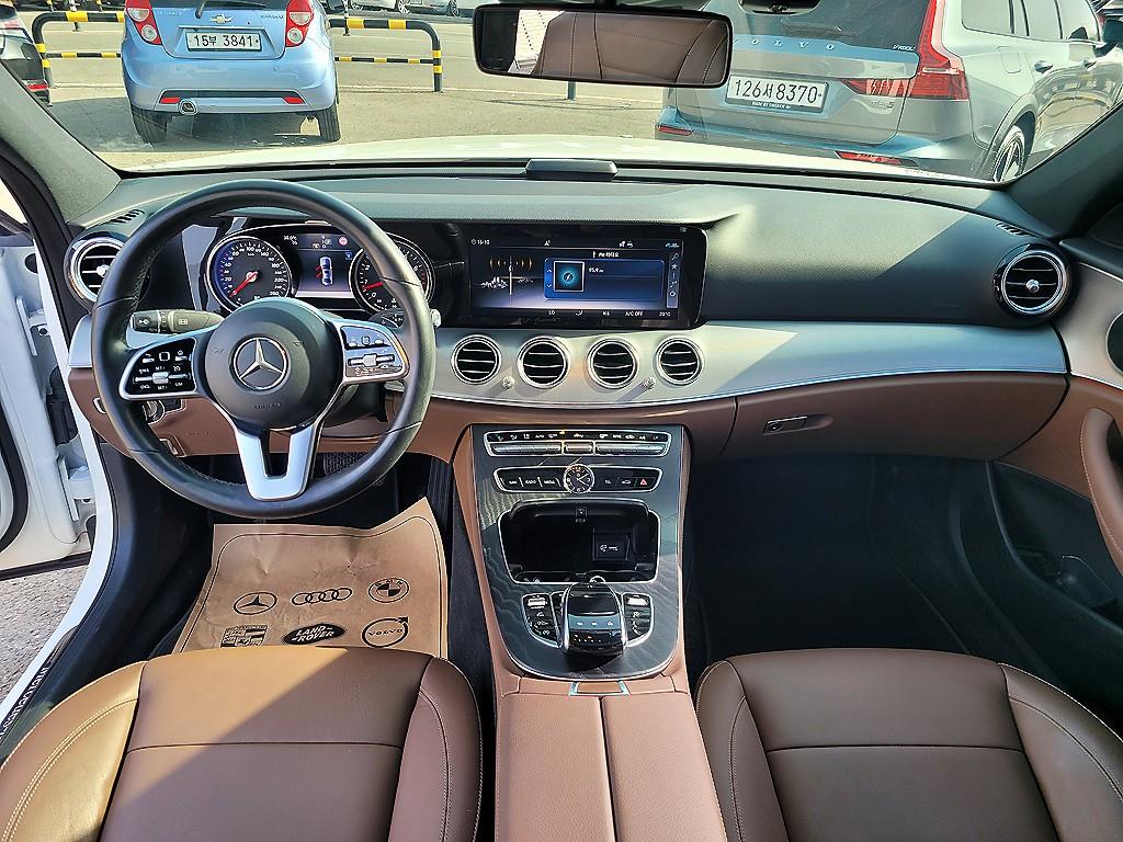 Mercedes Benz E class - Vista 5